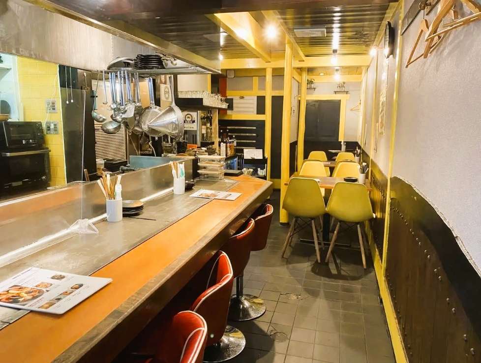 【期間限定！造作代100万円値下げ！】【城東区】関目高殿駅徒歩1分／ 国道に面した路面物件／バル居抜き／約17.5坪